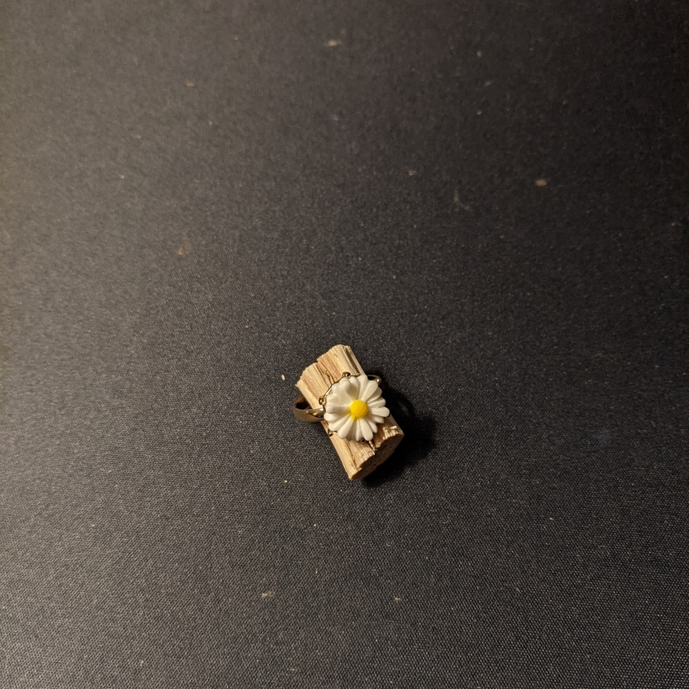 Flower Ring - Picture 2 of 3